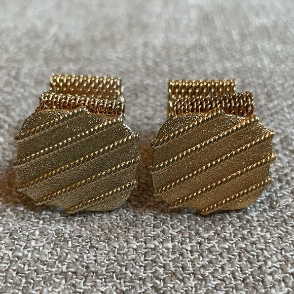 Vintage 70’s Diagonal Bead Design Stripe Gold Tone Mesh Wrap Around Cuff Links - Picture 6 of 9